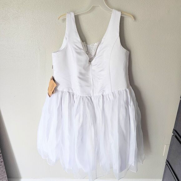 Light In The Box White Sleeveless Short Wedding Dress Size 26W - Picture 2 of 6